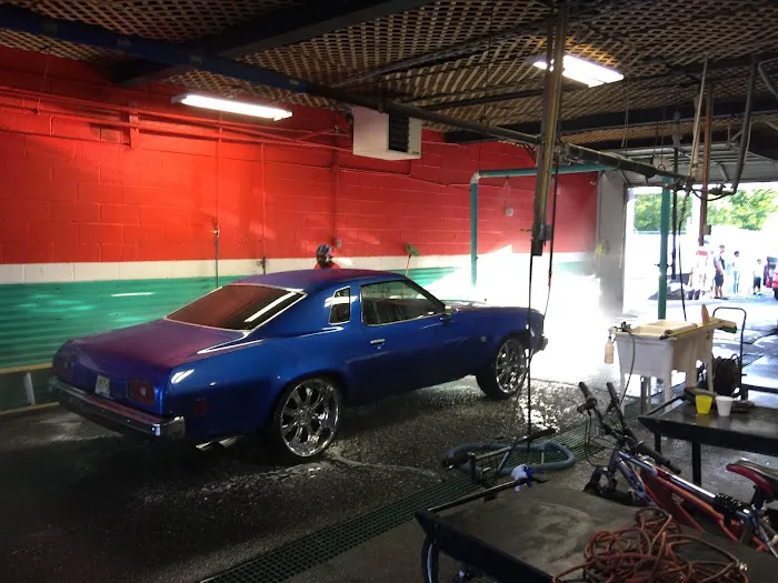 Deluxe Bubbles Hand Car Wash 3