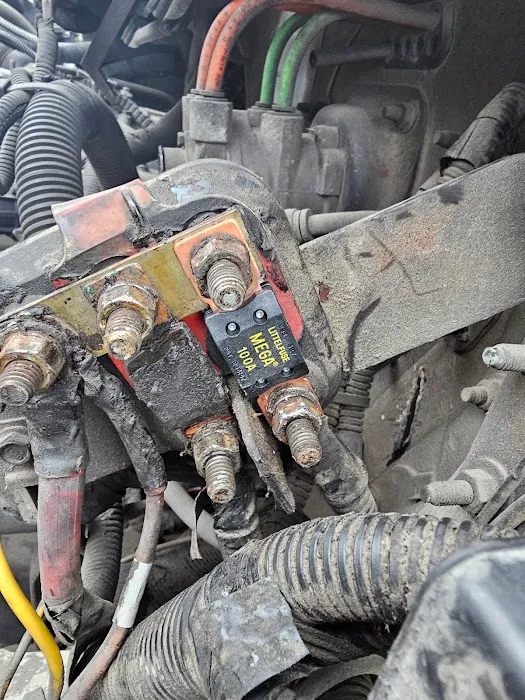 Emergency Truck and Trailer Repair 9