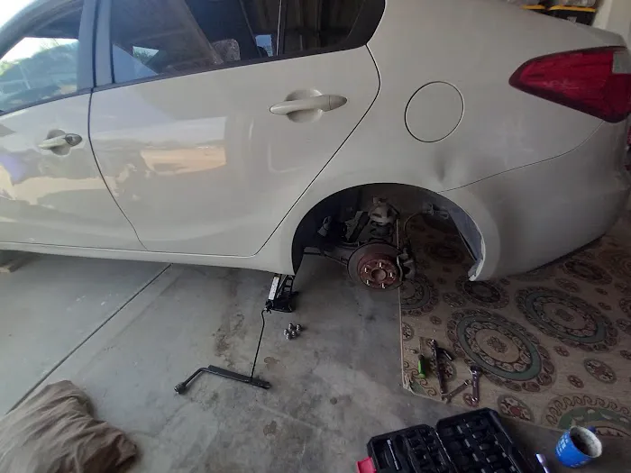 Julian's Autobody & Repairs 0