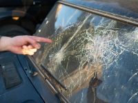 How to Deal with Broken Car Windows: Effective Temporary Fixes and Solutions