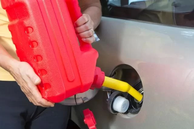 Emergency Fuel Delivery for Cars – 24/7 Roadside Assistance