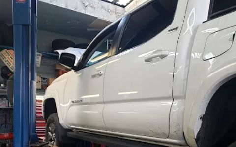 Landa's Service Station