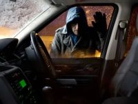 How to Safely Protect Your Vehicle and Belongings During Assistance