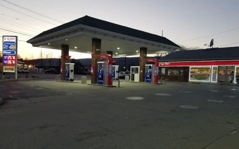 Hewitt Exxon Tiger Mart