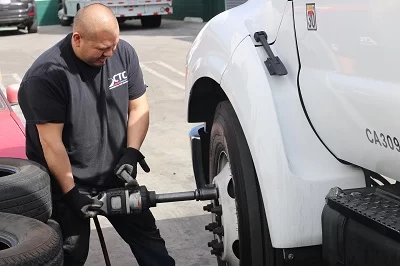 Quick Tire Repair for Commercial Vehicles: Solutions for Fleet Owners and Drivers