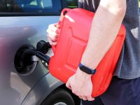 Roadside Fuel Delivery for Stranded Drivers: A Lifesaver in Emergencies