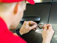 Car Unlocking Assistance for Locked Vehicles: Quick Help When You’re Locked Out