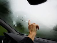 How to Handle a Foggy Windshield While Driving: Tips and Solutions