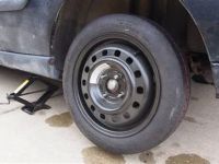 How to Replace a Flat Tire When You Have Limited Space