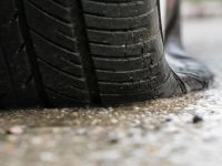 How to Fix Flat Tires During Winter and When to Call a Towing Service