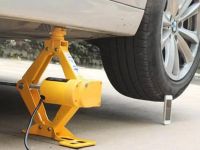 How to Use a Car Jack to Fix a Flat Tire: A Step-by-Step Guide