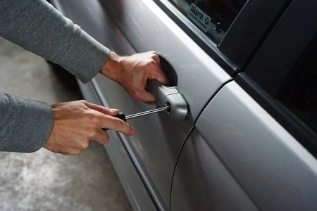 How Roadside Services Assist with Car Lockouts - Professional Help for Emergency Situations