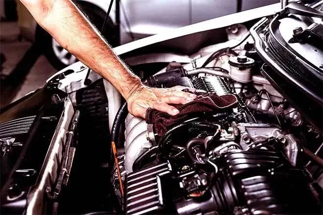 Auto Repair for Cars with Transmission Failure: Signs, Causes & Solutions