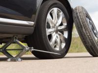 How to Replace a Flat Tire if You Don't Have a Jack or Tools