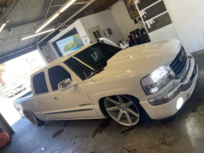 Johnys Pro Tint Shop 6