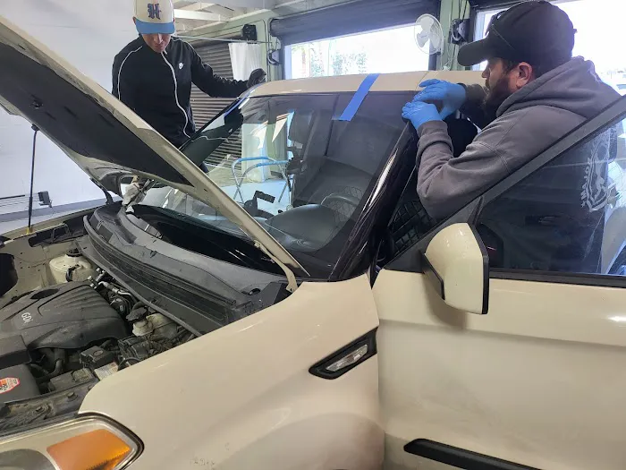 SHOWCASE Auto Glass 7