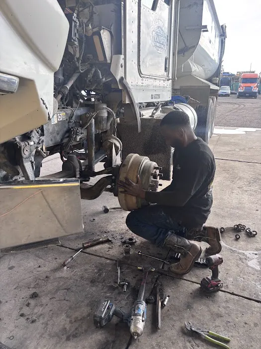 Gomez Truck Tires & 24hr Mobile Roadside Service 4
