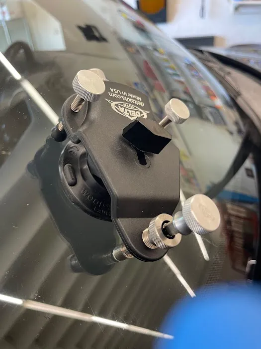 United Auto Glass & Window Tinting 5