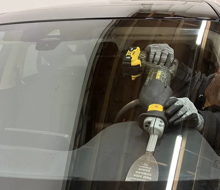 Turomax Auto Glass Repair 1