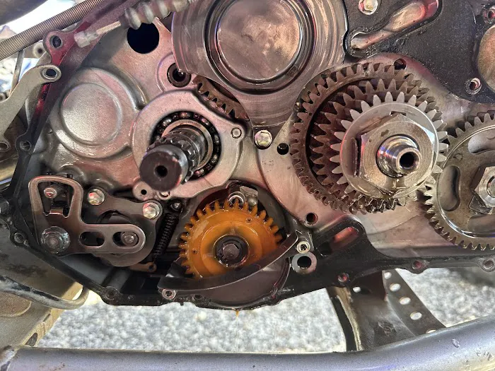 Betos repair motorcycle 6