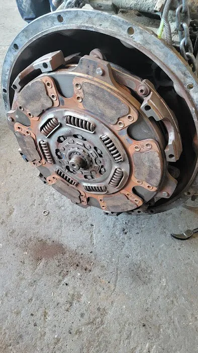 Mobile truck and trailer repair 4