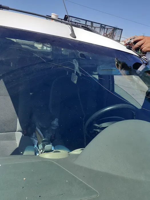 MJ Auto Glass Repair | Auto Glass Replacement | Windshield Repair 3