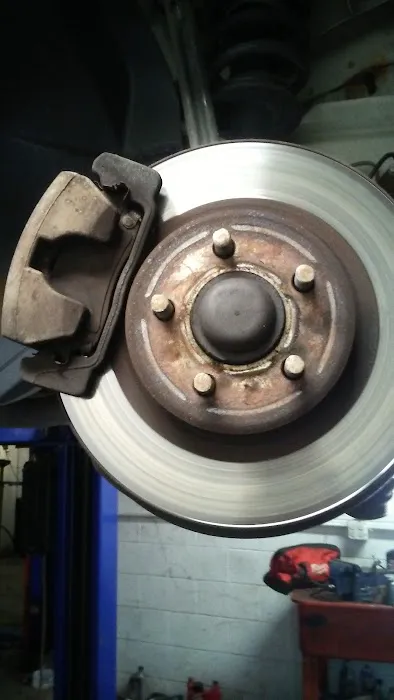 U N Automotive 5