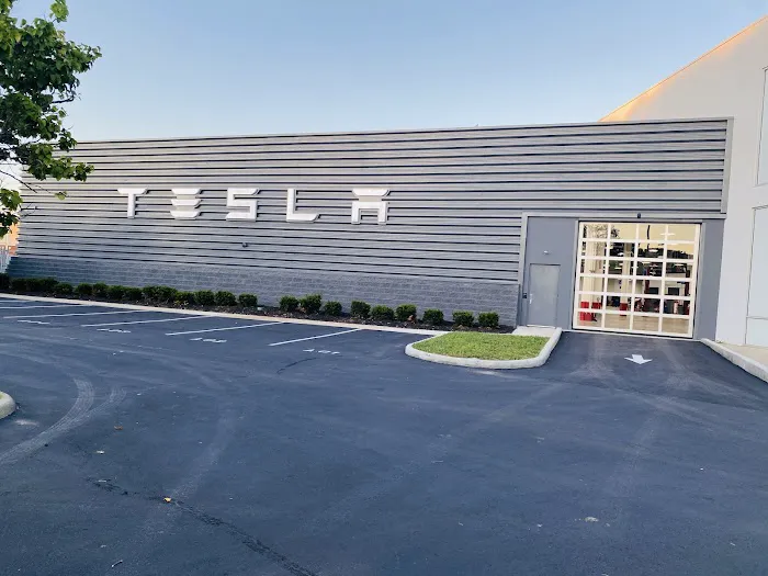 Tesla - Collision 7