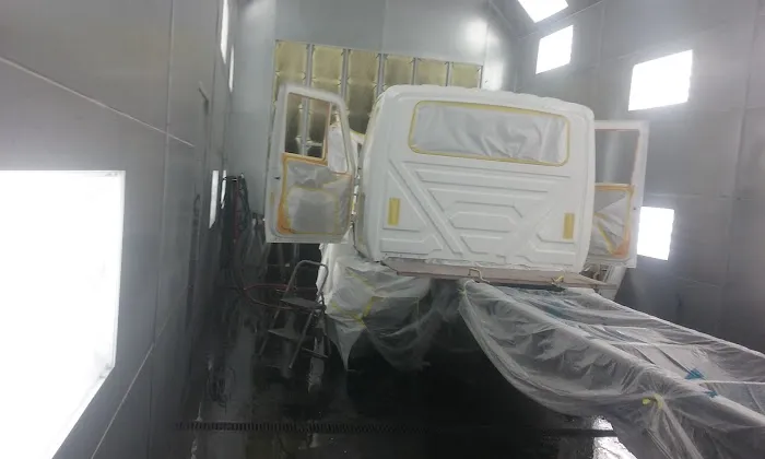 Curvin's Auto Body 4