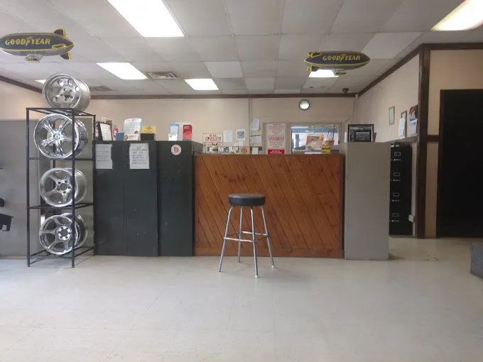 Auto & Truck Tire Center 5