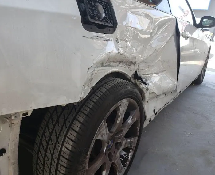 The Golden Frame Collision Center 0