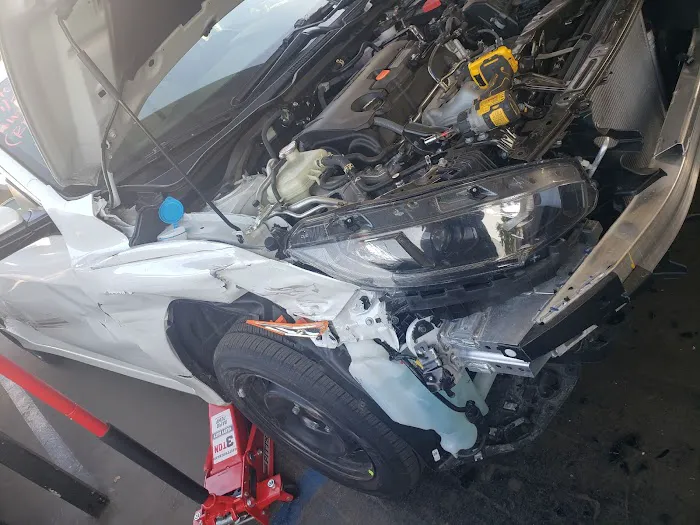The Golden Frame Collision Center 8