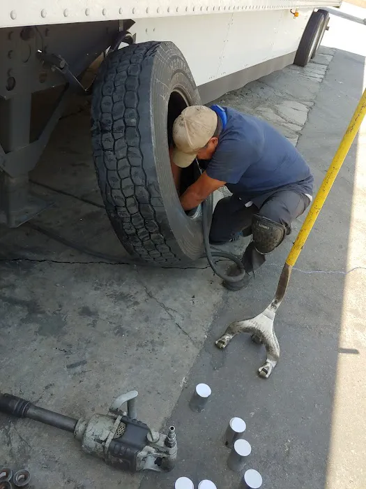 Cruz Tire & Truck Repair 3