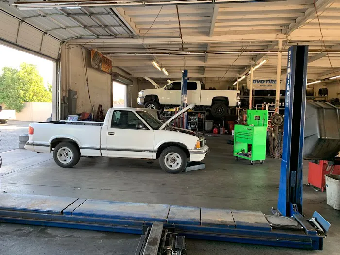 Manuel's Tires Wheels Auto 0
