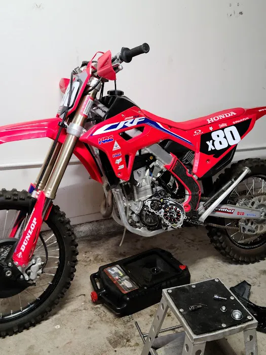 Grizzly's Dirt Bike, ATV & UTV Service Garage 4