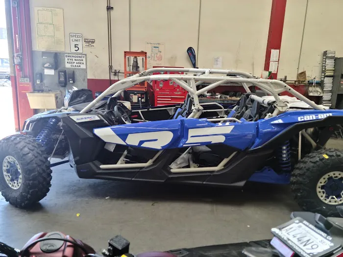 Grizzly's Dirt Bike, ATV & UTV Service Garage 3