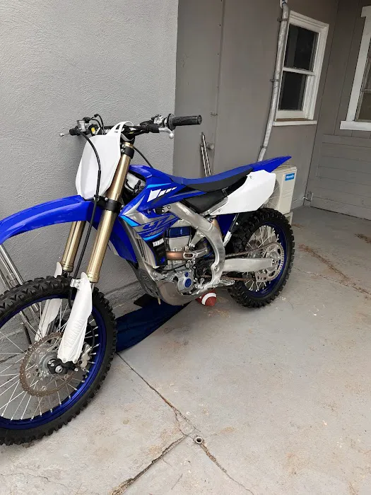 Grizzly's Dirt Bike, ATV & UTV Service Garage 6