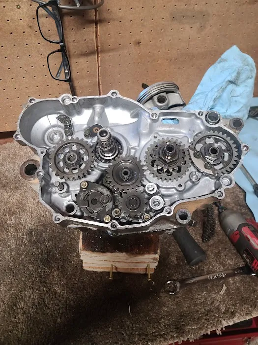 Grizzly's Dirt Bike, ATV & UTV Service Garage 9