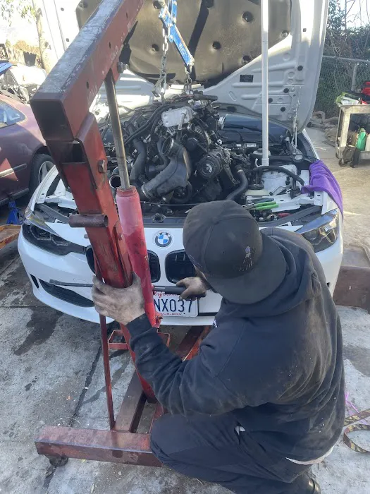 Giovanni’s Mobile Auto Service 0