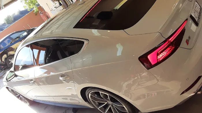 Hot Tints | Auto & Home Tinting Service 2