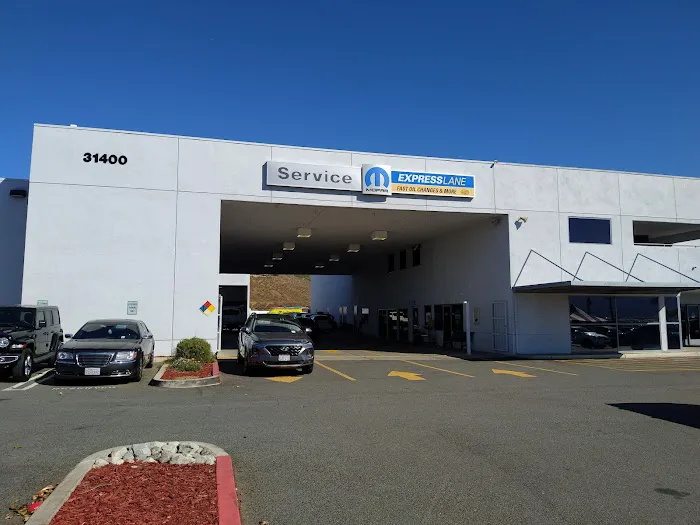 Lake Elsinore CDJR Service Department 0