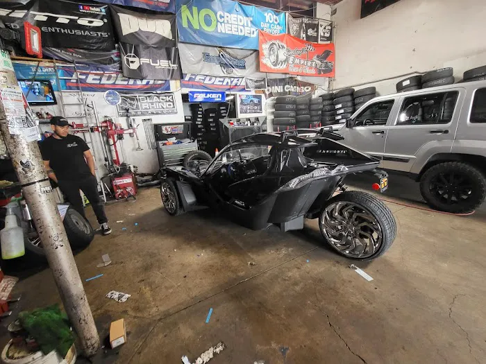 Smiley’s Empire Tire and Wheels 3