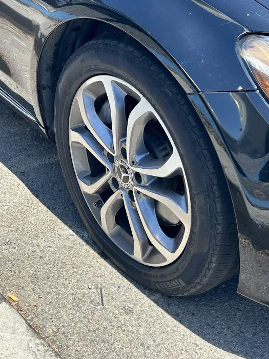 JR's Tires 0