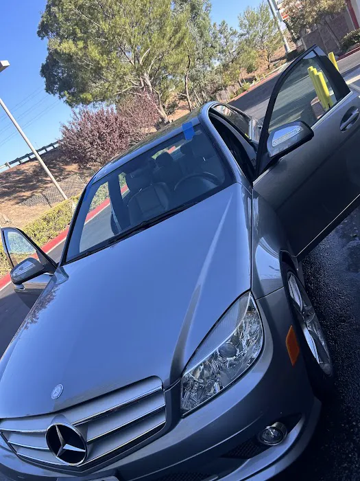 Senior Tech Auto Glass 1