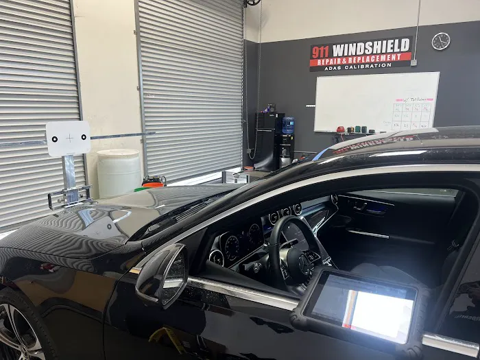 911 Windshield Repair & Replacement 7