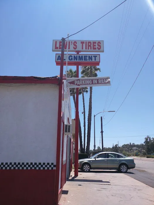 Levi's Tires 0