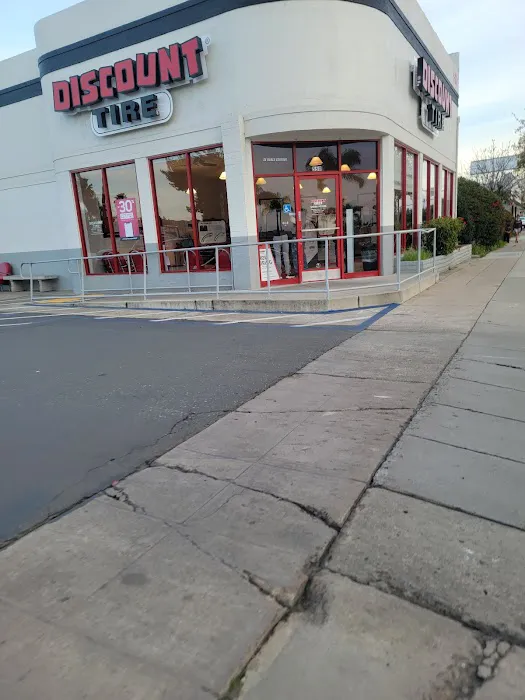 Discount Tire 0