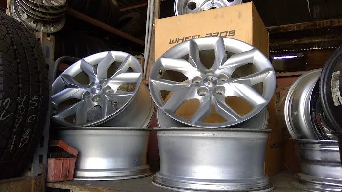 Emanuel Llantera Used Tires 0
