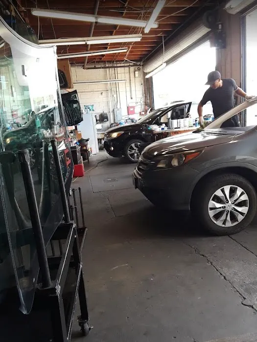 Low Price Auto Glass 7