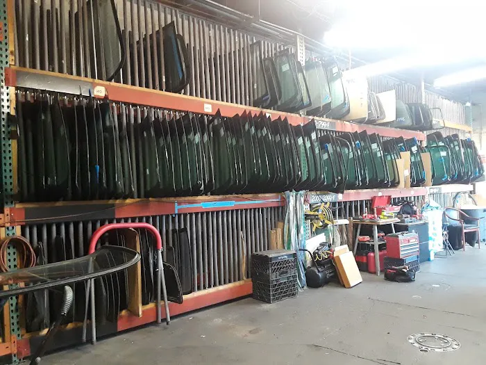 Low Price Auto Glass 4